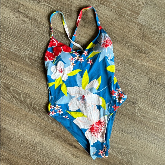 NWT Roxy One Piece Swimsuit - Picture 1 of 4